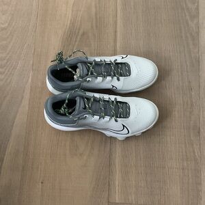 NWT Nike Hyperdiamond 4 Pro MCS Softball Cleats w/White and Gray accents. Size 9